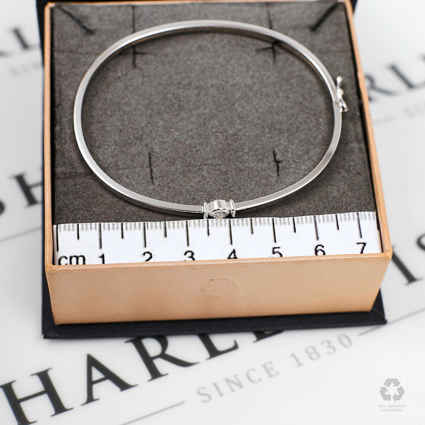 Pre-Owned 9ct White Gold Single CZ Bangle