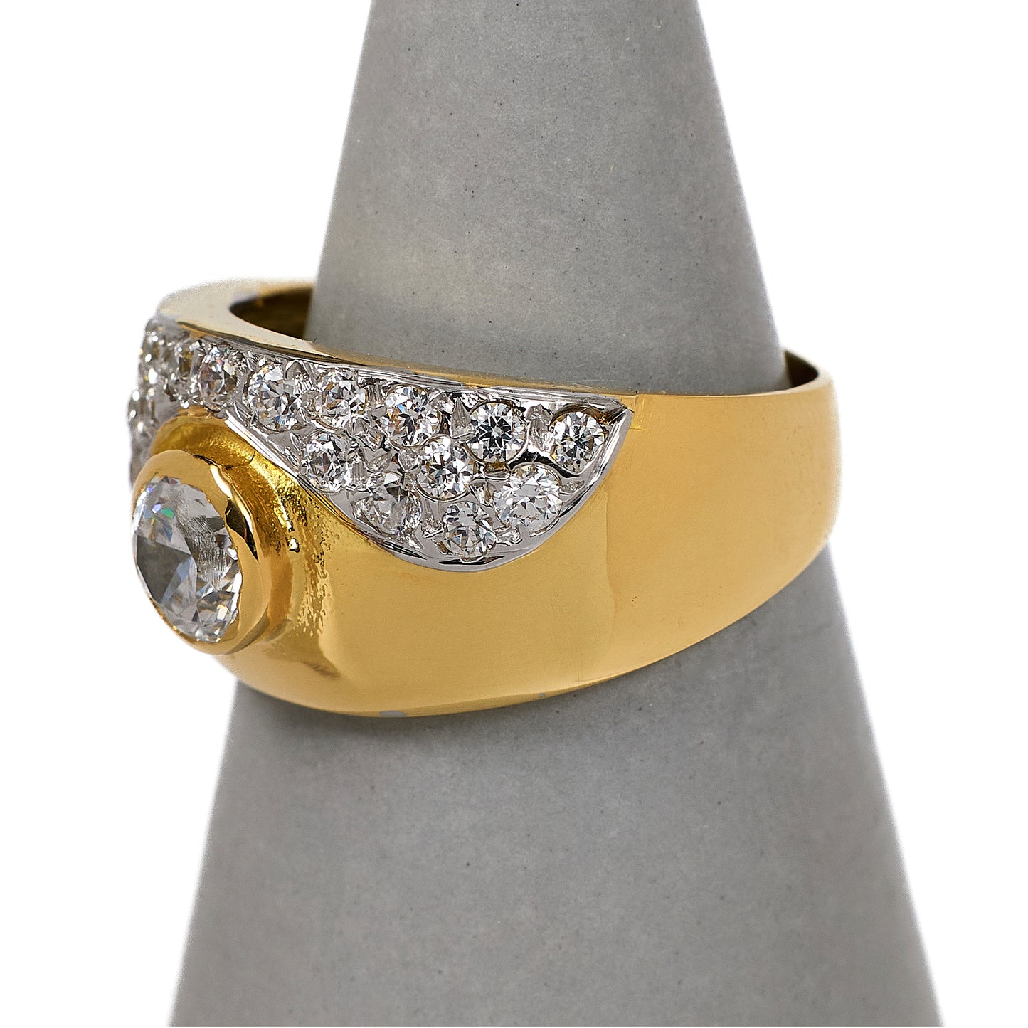 Pre-Owned 18ct Gold CZ Tapering Band Ring Size O.5