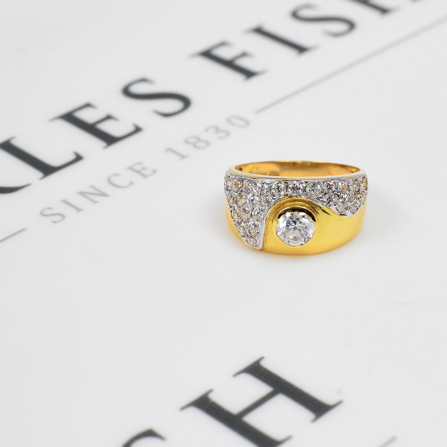 Pre-Owned 18ct Gold CZ Tapering Band Ring Size O.5