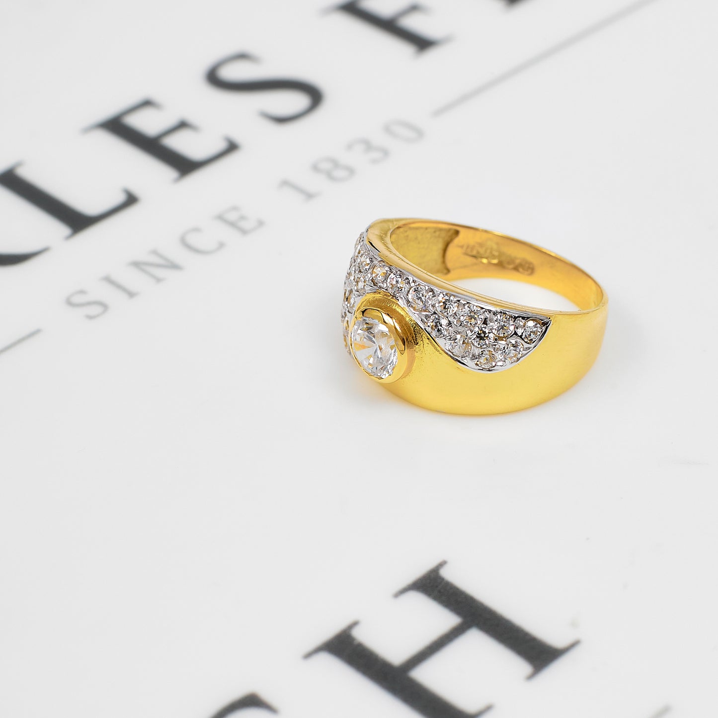Pre-Owned 18ct Gold CZ Tapering Band Ring Size O.5