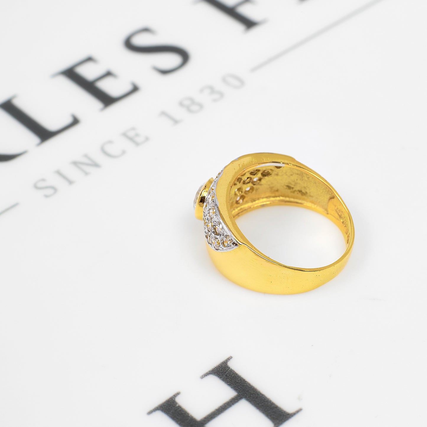 Pre-Owned 18ct Gold CZ Tapering Band Ring Size O.5