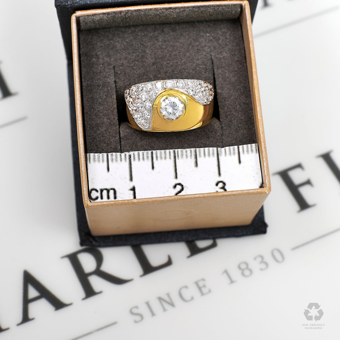 Pre-Owned 18ct Gold CZ Tapering Band Ring Size O.5