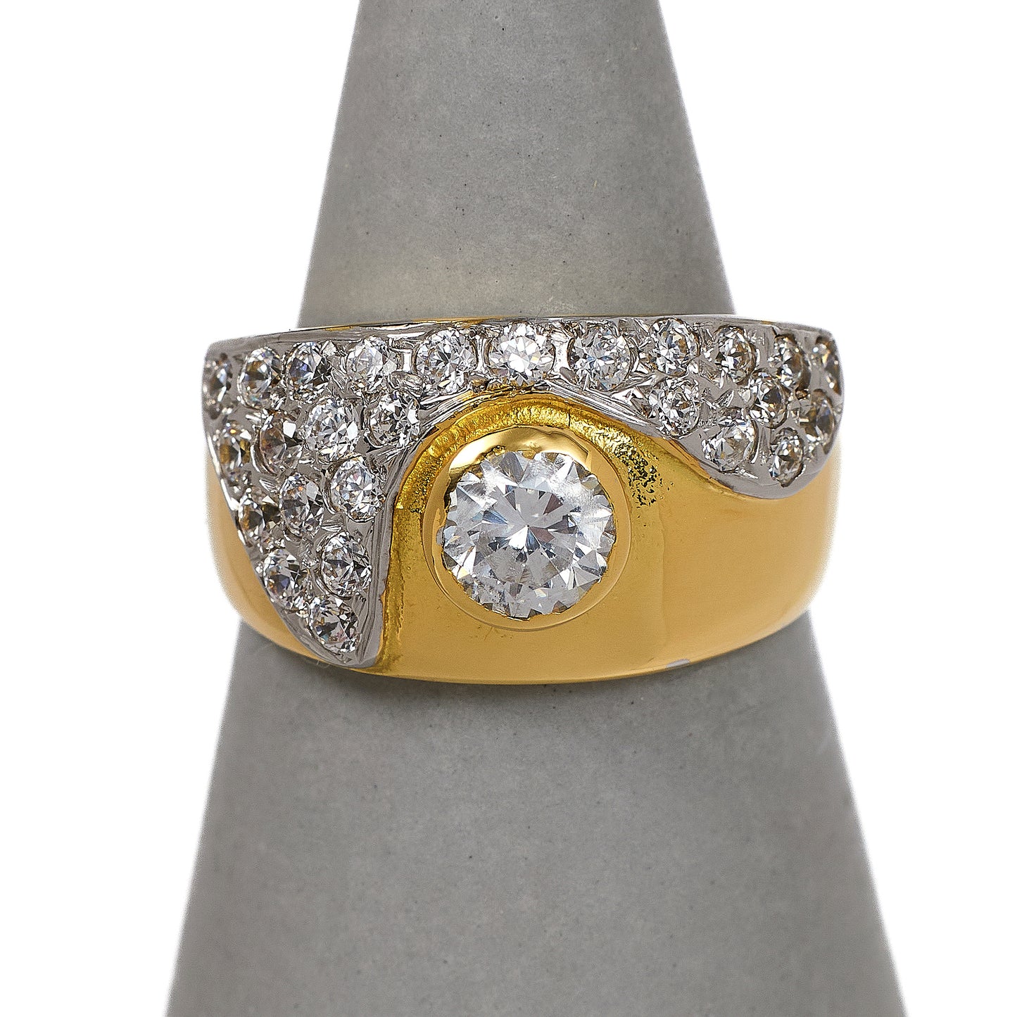 Pre-Owned 18ct Gold CZ Tapering Band Ring Size O.5