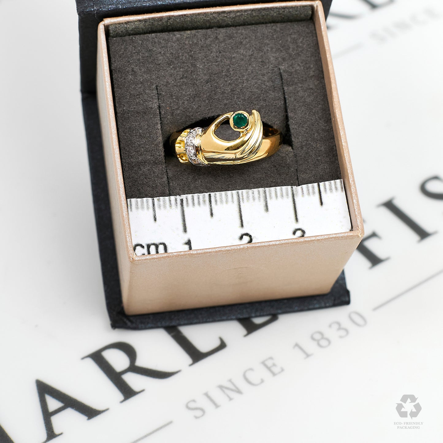 Pre-Owned 18ct Gold CZ & Green Agate Hand Design Ring Size P