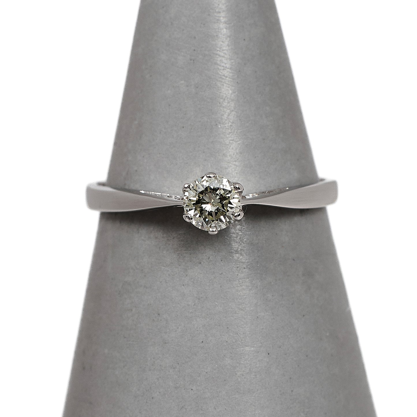 Pre-Owned 18ct White Gold Diamond Solitaire Ring Size M