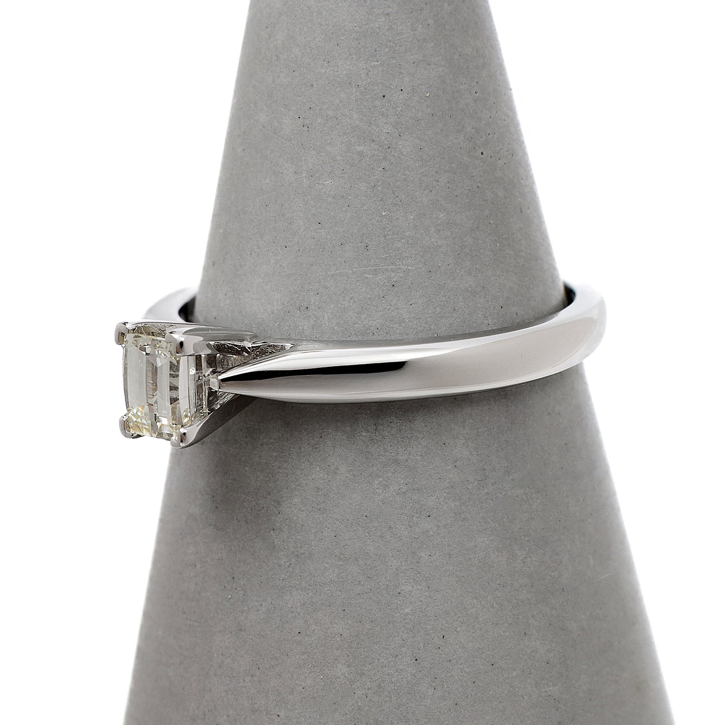 Pre-Owned 18ct Rectangular Millennium Cut Diamond Ring