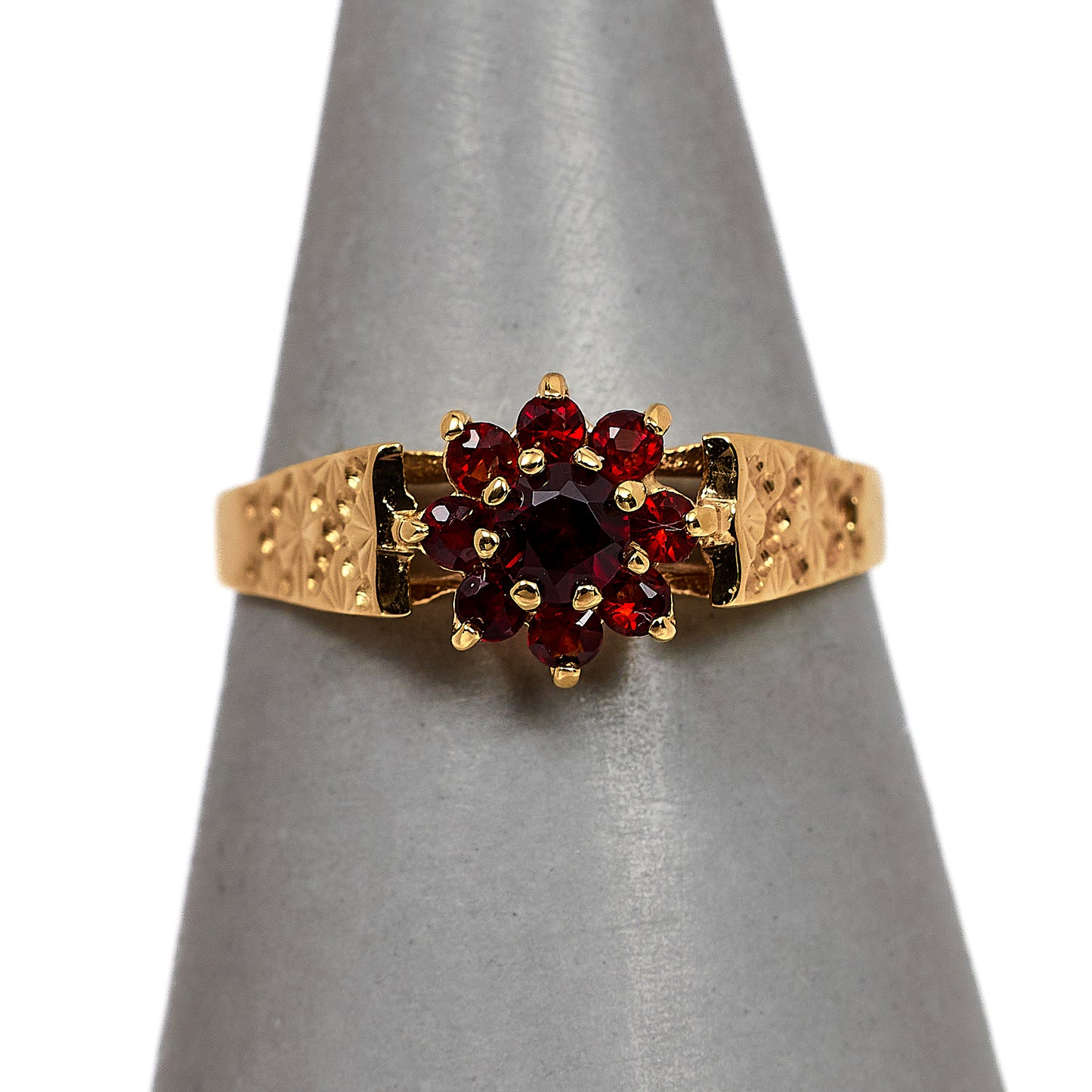Pre-Owned 9ct Gold Garnet Cluster Ring Size Q