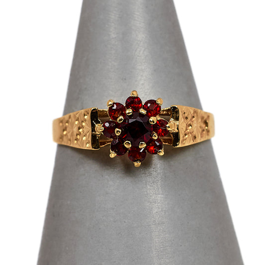 Pre-Owned 9ct Gold Garnet Cluster Ring Size Q