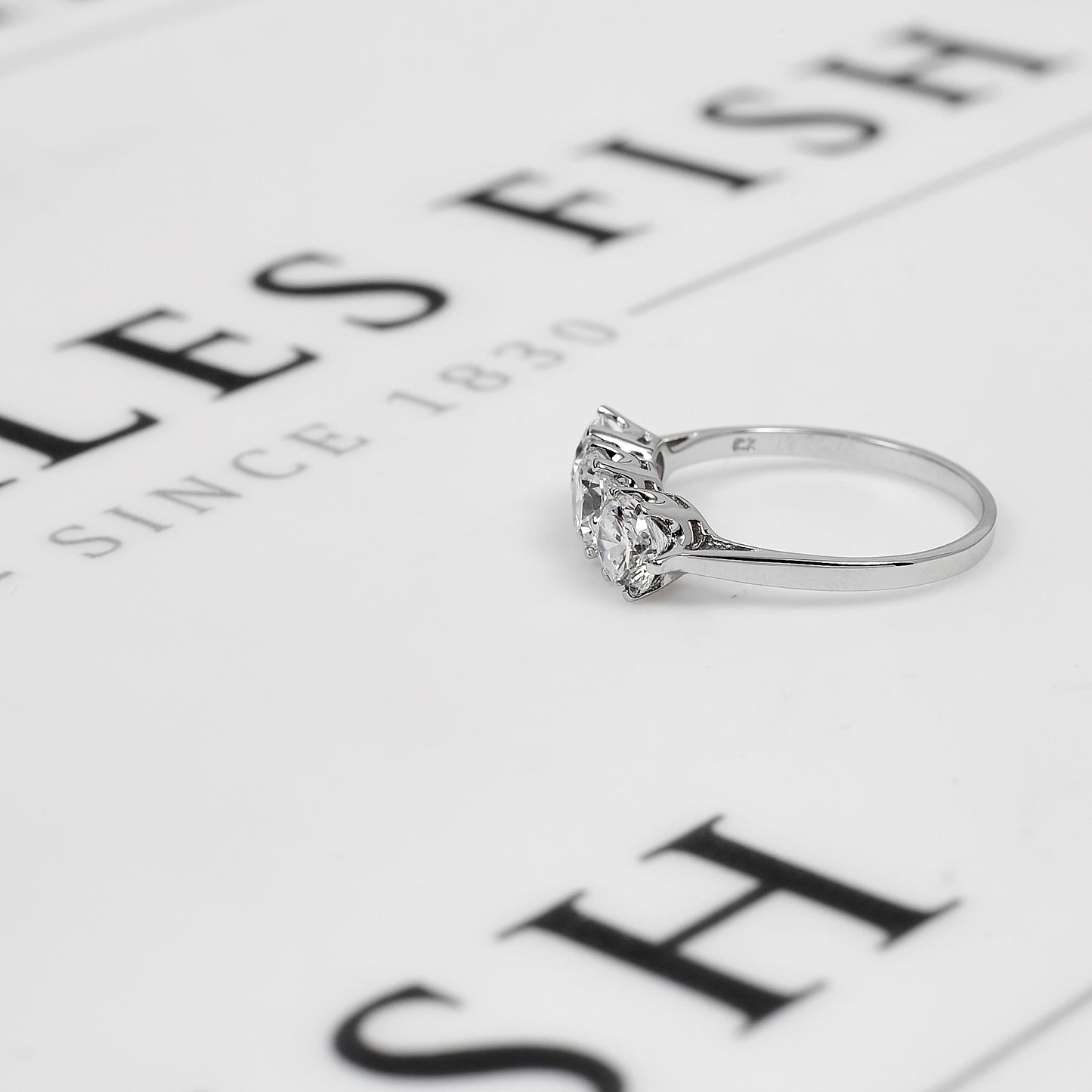 Pre-Owned 9ct Gold White Gold CZ Ring Size M