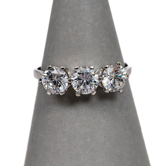 Pre-Owned 9ct Gold White Gold CZ Ring Size M