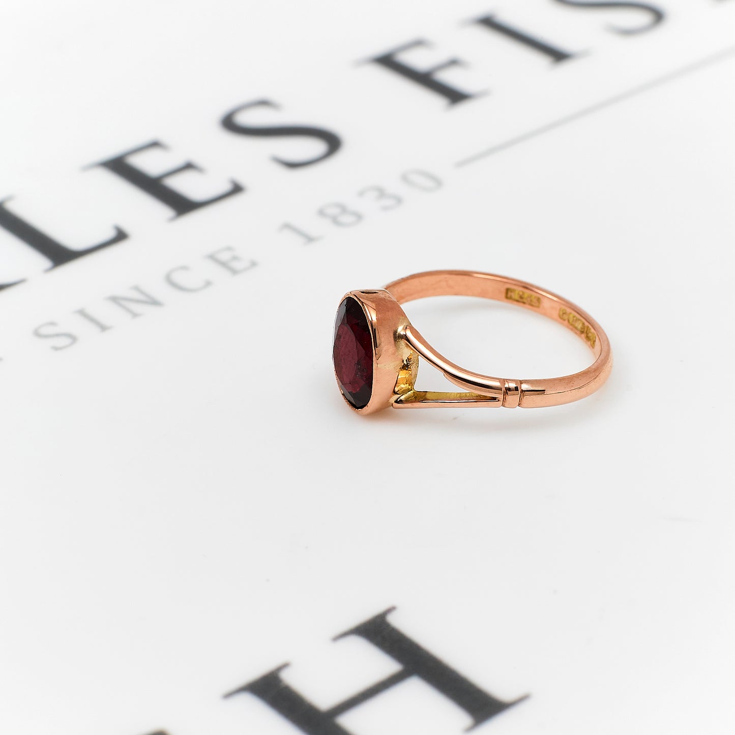 Pre-Owned 9ct Gold Oval Garnet Ring Size M.5