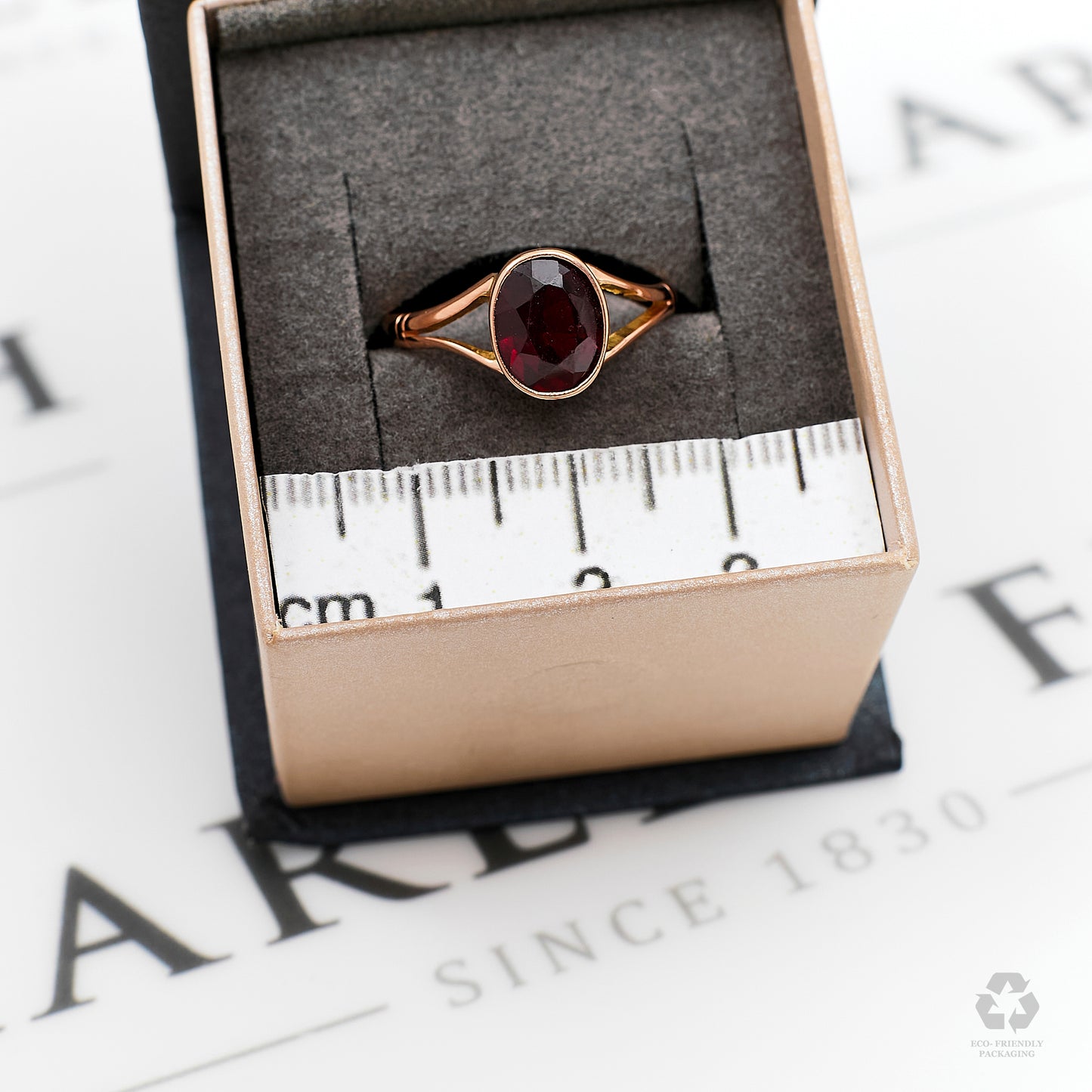 Pre-Owned 9ct Gold Oval Garnet Ring Size M.5