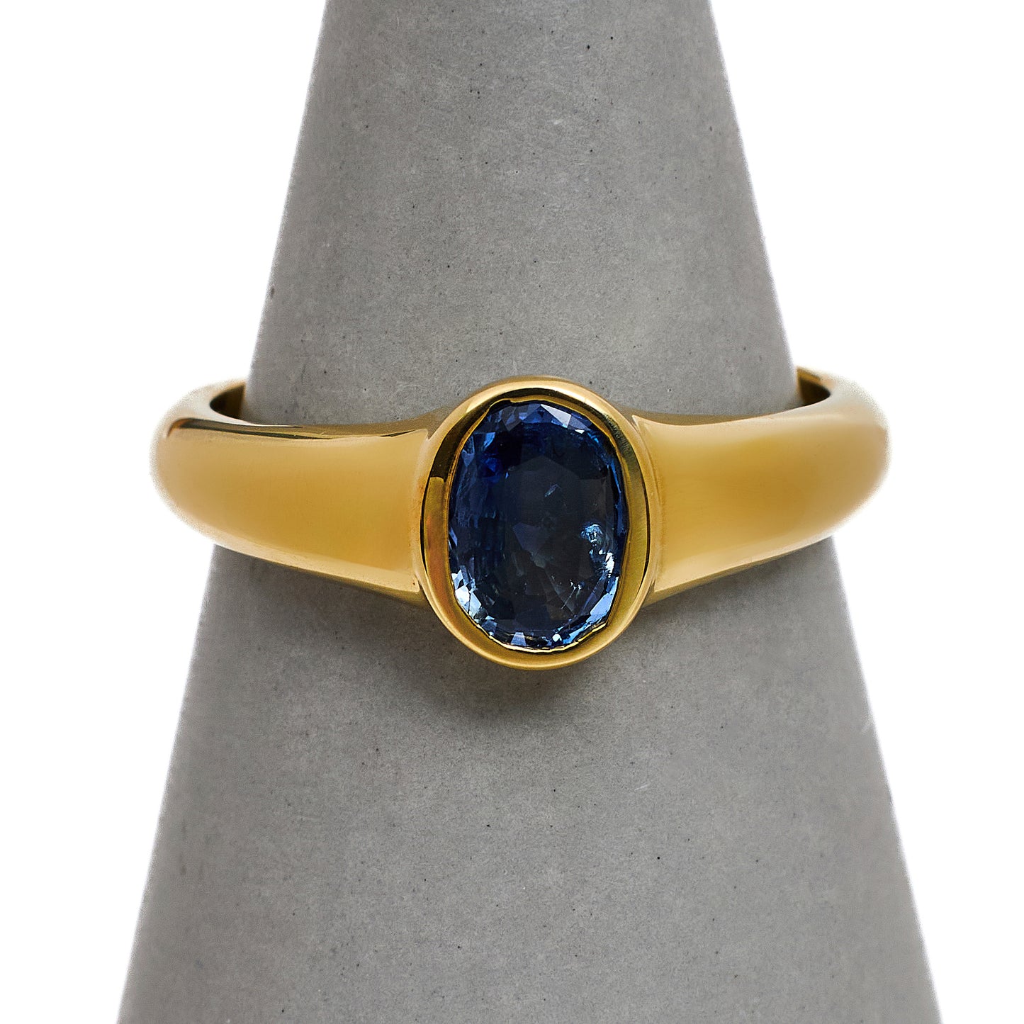 Pre-Owned 9ct Gold Oval Sapphire Dress Ring Size O