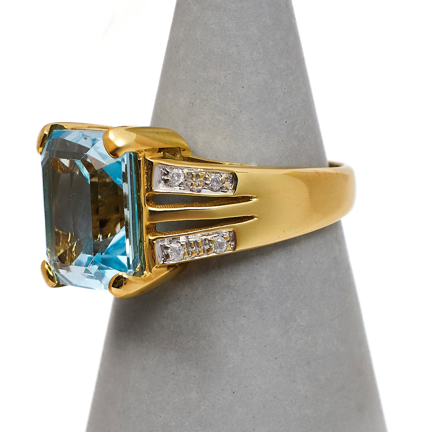 Pre-Owned 9ct Gold Rectangle Topaz & Diamond Ring Size N