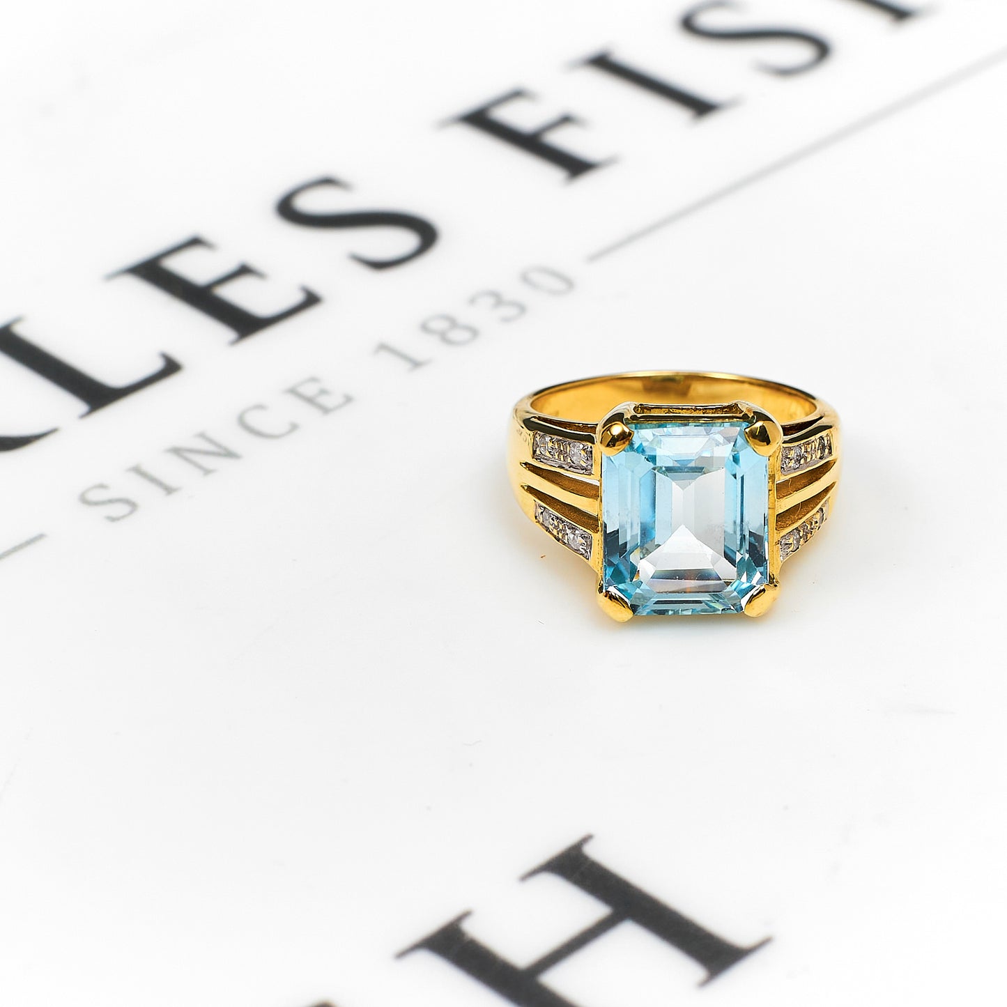 Pre-Owned 9ct Gold Rectangle Topaz & Diamond Ring Size N