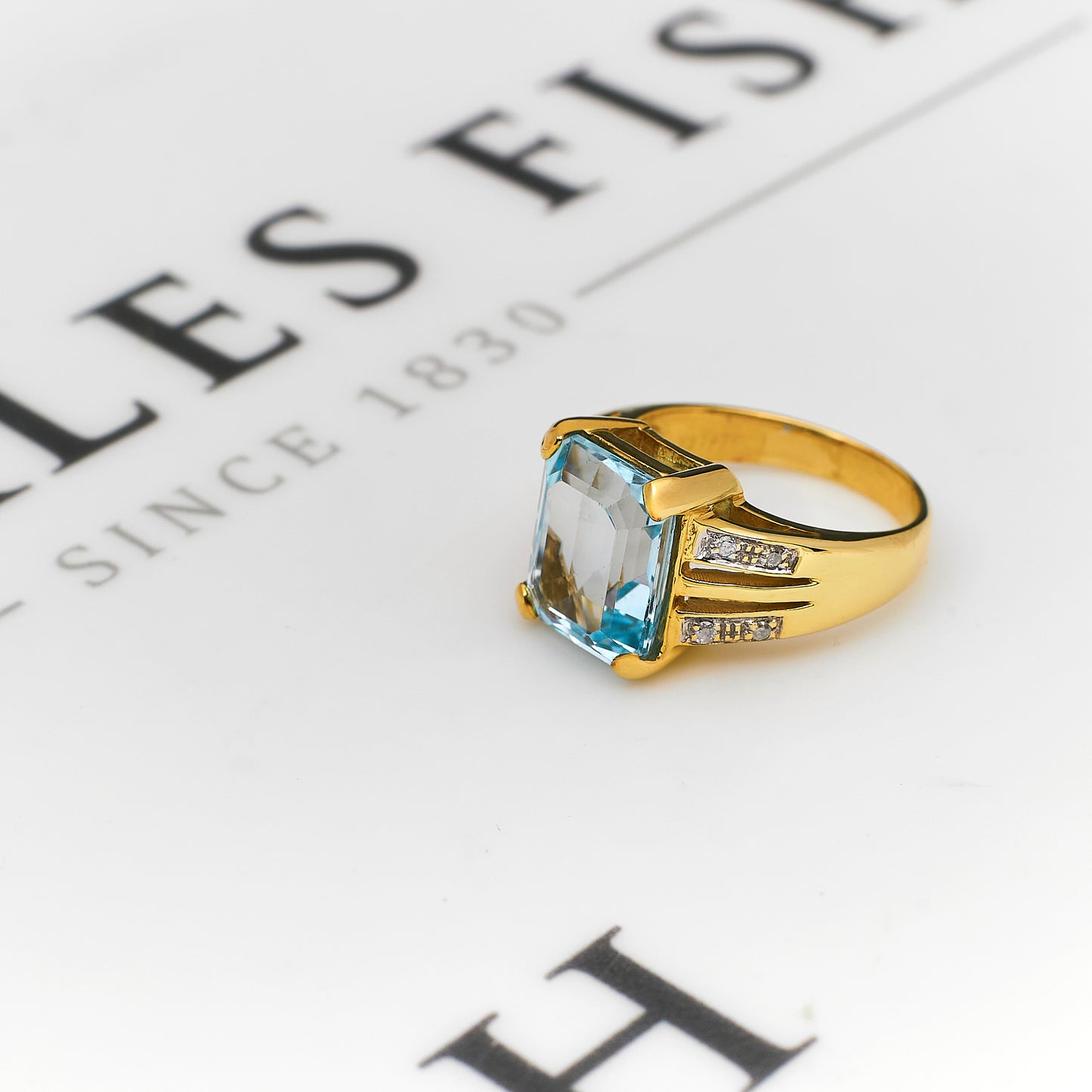 Pre-Owned 9ct Gold Rectangle Topaz & Diamond Ring Size N