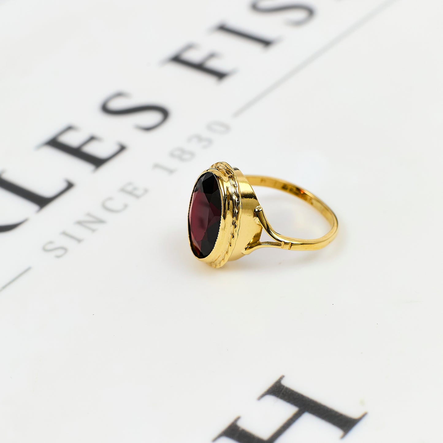 Pre-Owned 9ct Gold Oval Garnet Ring Size L