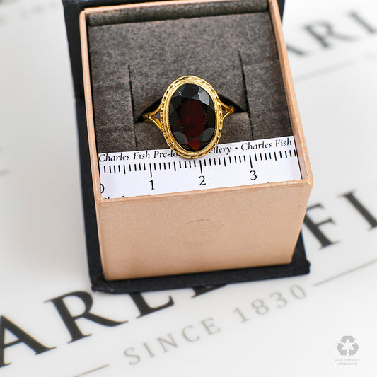 Pre-Owned 9ct Gold Oval Garnet Ring Size L