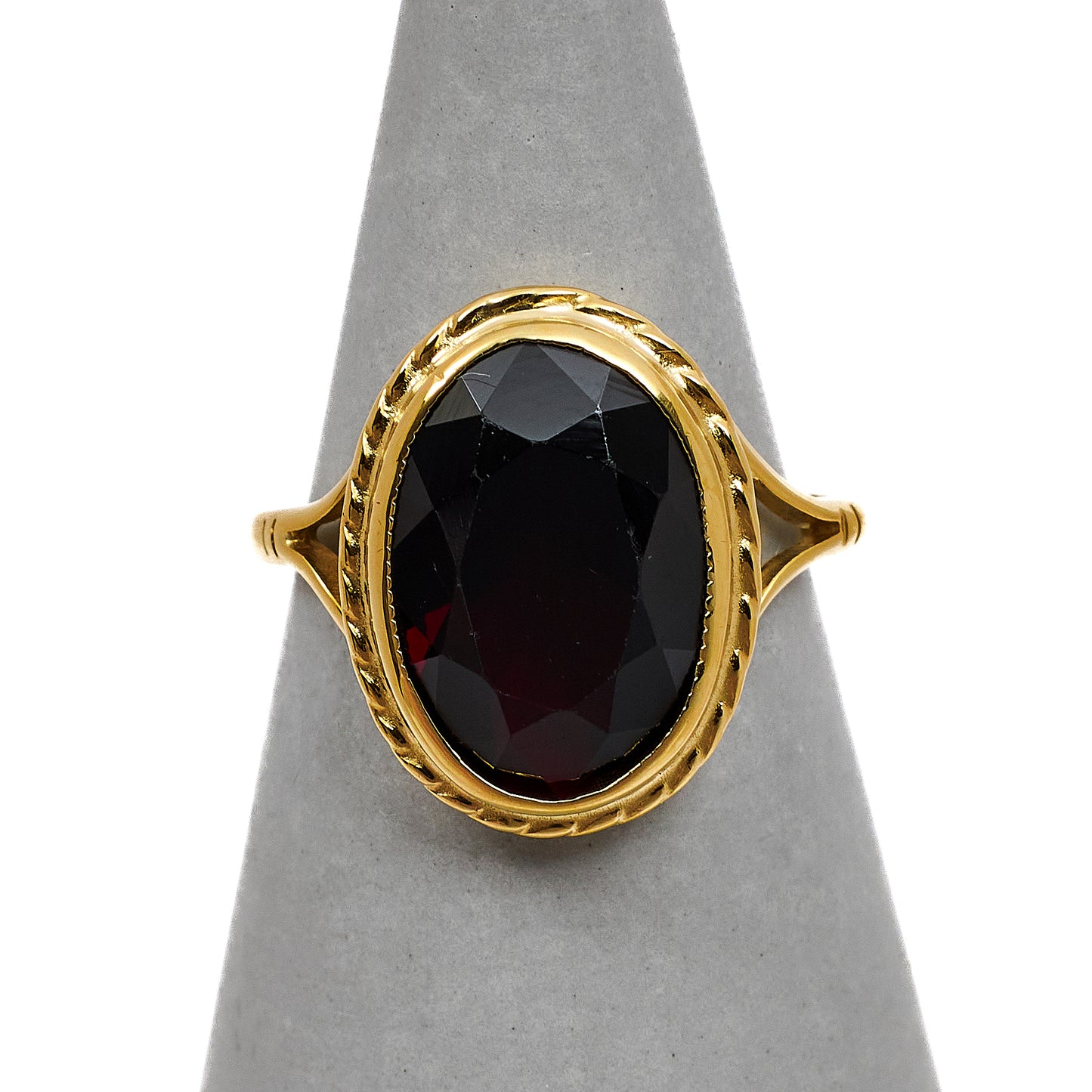 Pre-Owned 9ct Gold Oval Garnet Ring Size L