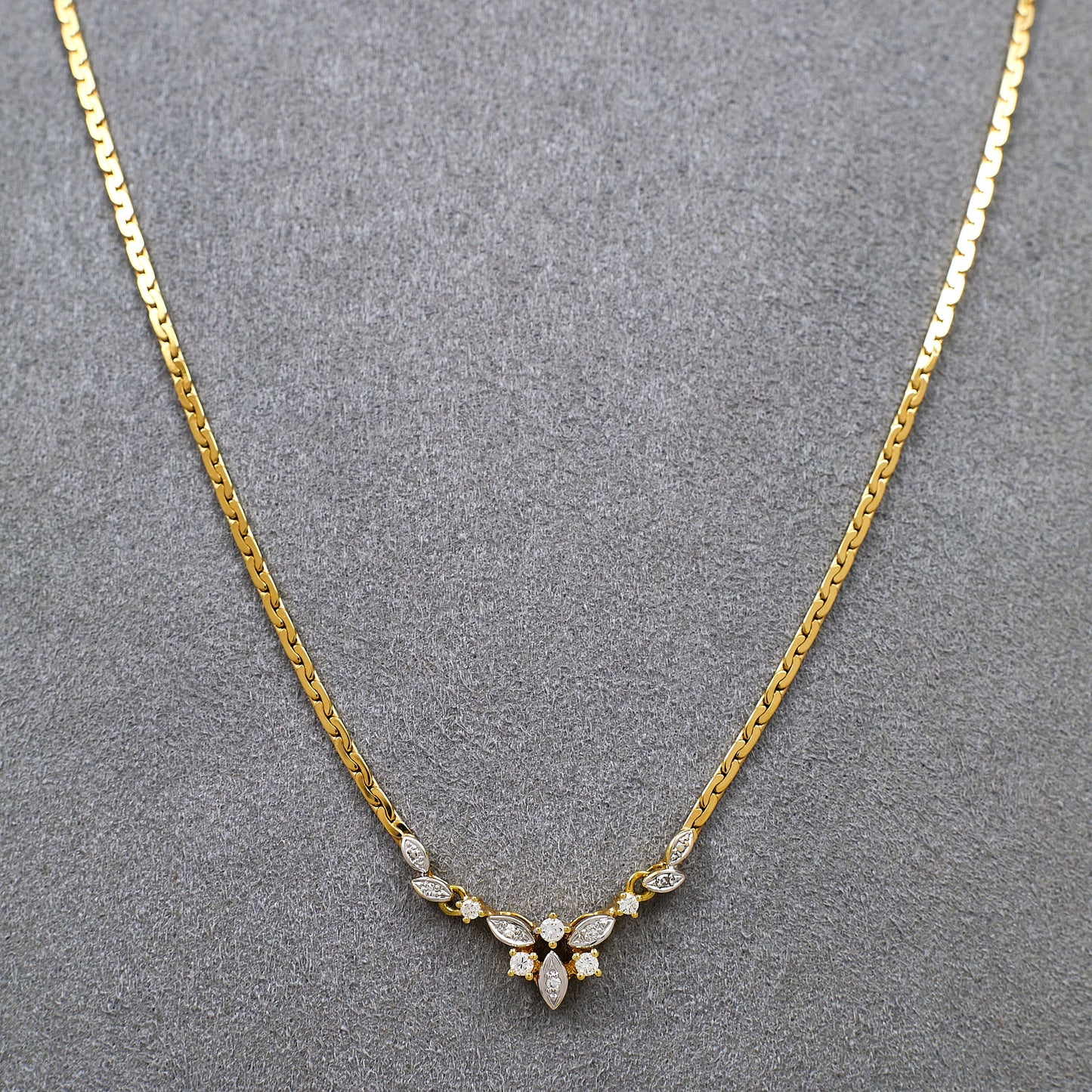 Pre-Owned 14ct Gold 10 Diamond Centre Dress Necklace 18 Inch