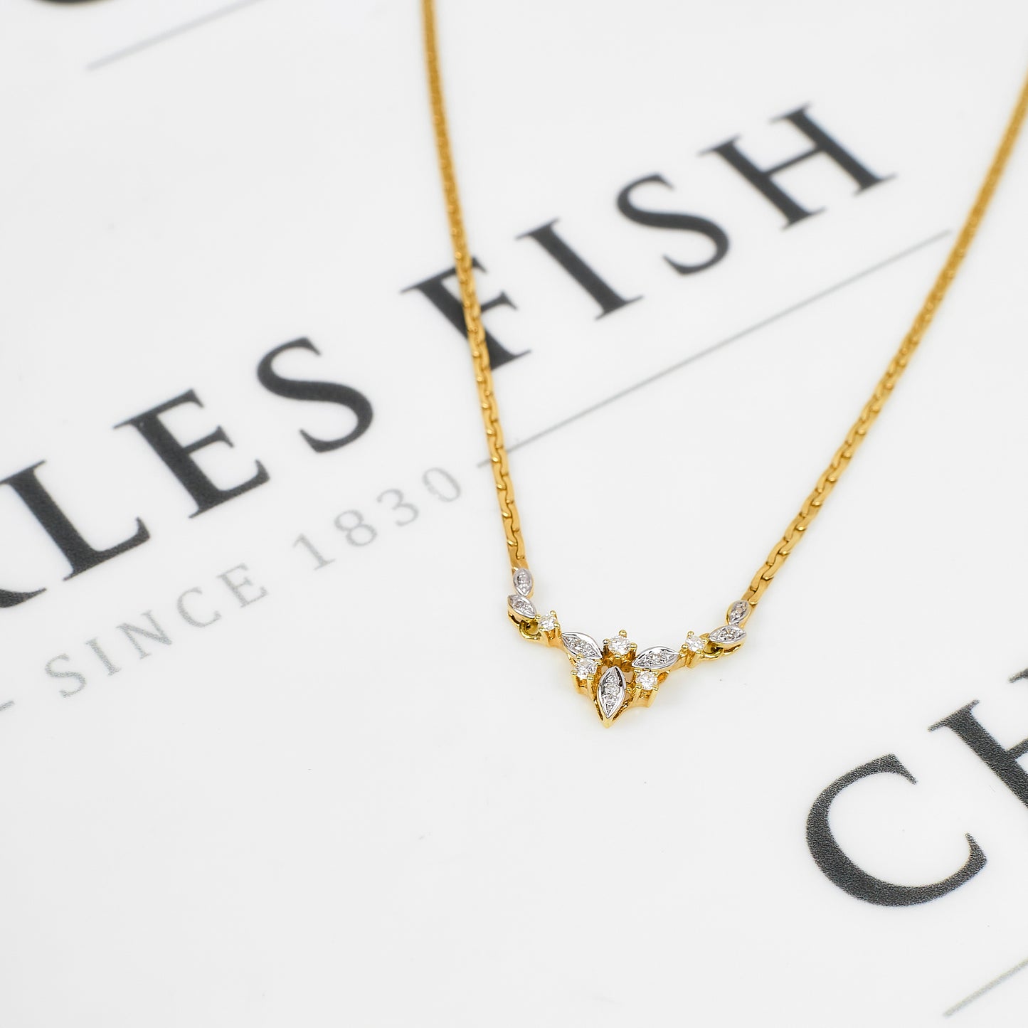 Pre-Owned 14ct Gold 10 Diamond Centre Dress Necklace 18 Inch