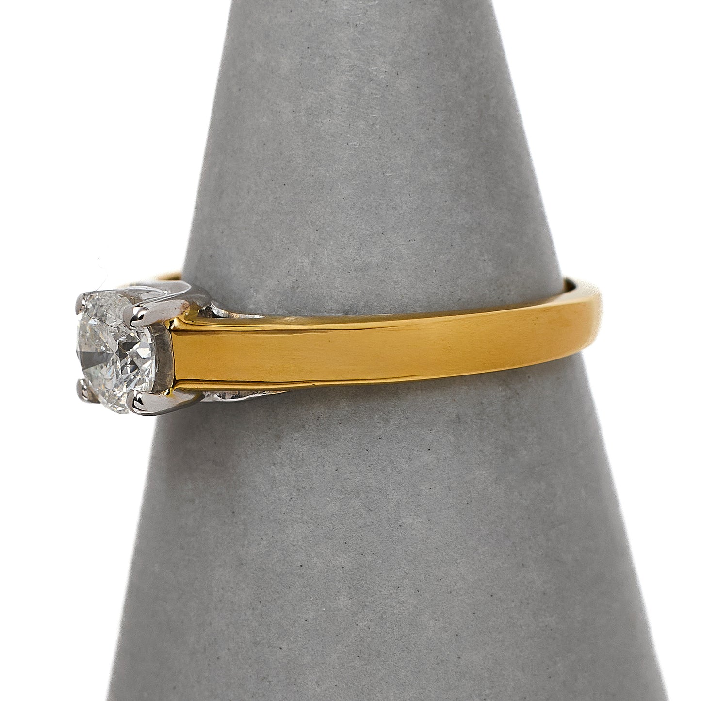 Pre-Owned 18ct Gold Diamond Solitaire Ring Size N.5
