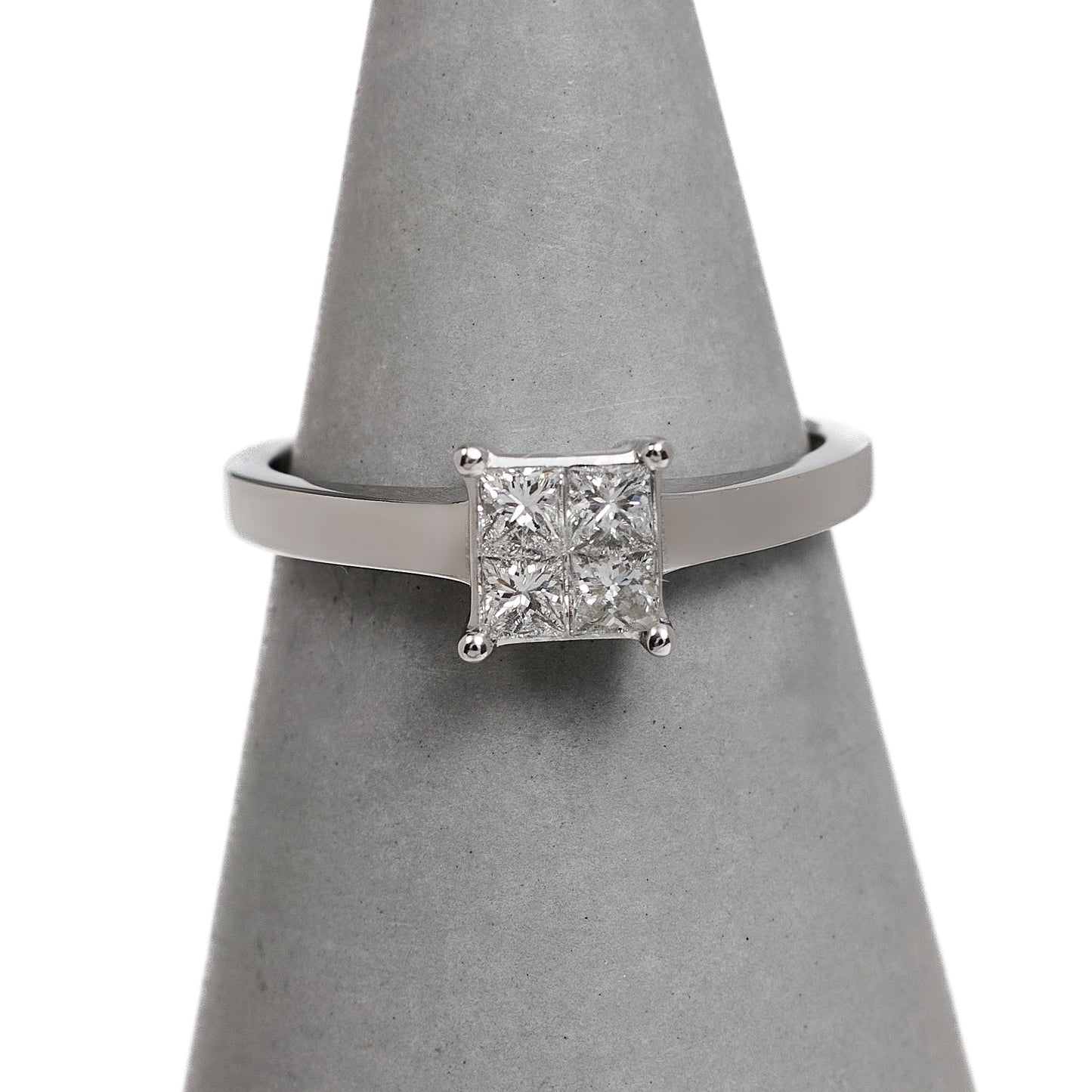 Pre-Owned 18ct White Gold Princess Cut Diamond Ring Size K.5