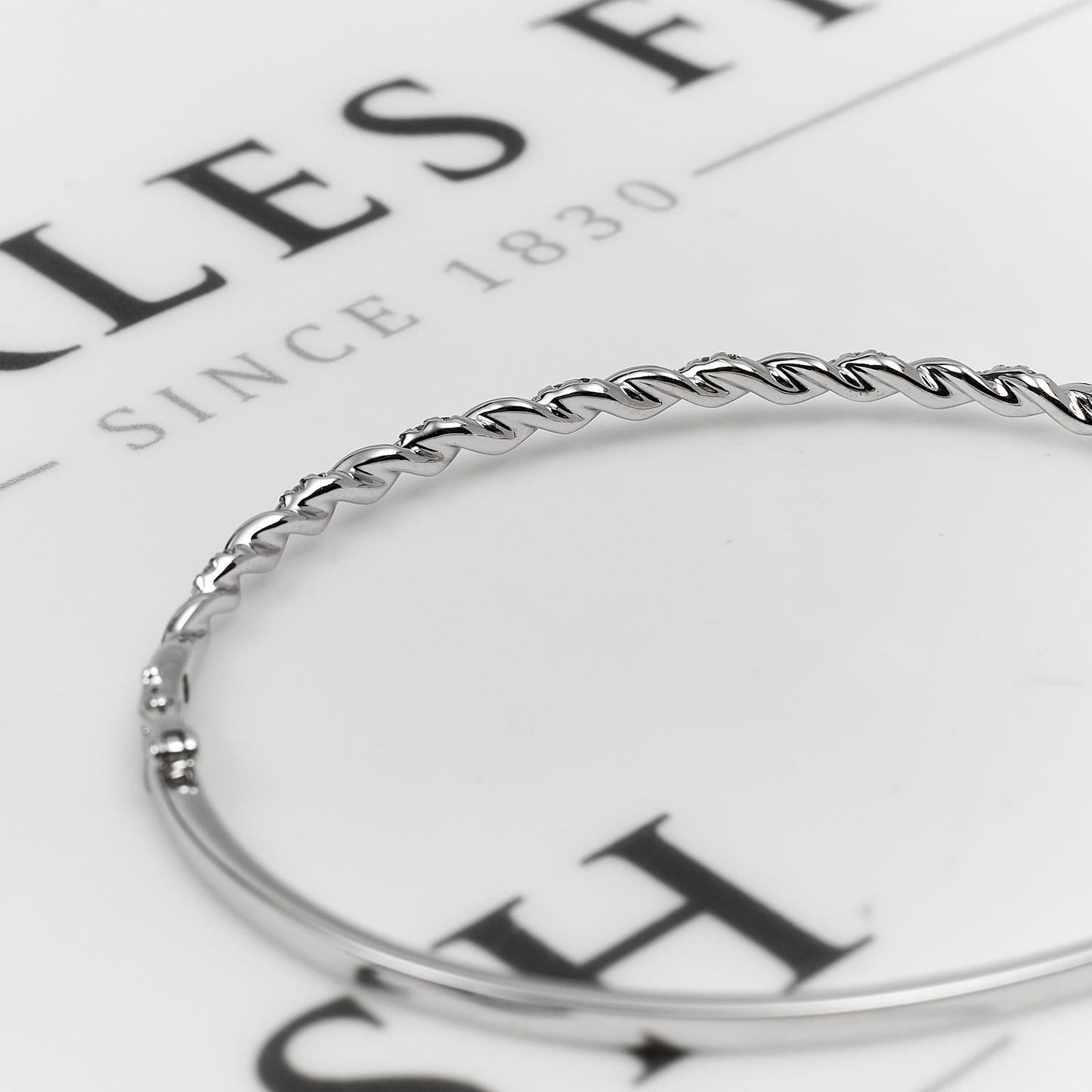 Pre-Owned 18ct White Gold Diamond Set Twist Hinged Bangle