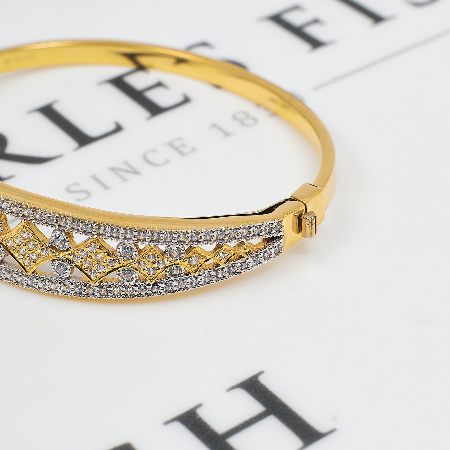 Pre-Owned 14ct Gold 2 Tone CZ Tapering Hinged Bangle