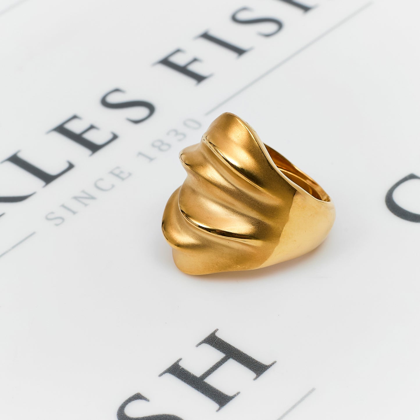Pre-Owned 18ct Gold Satin Finish Ripple Design Ring Size P