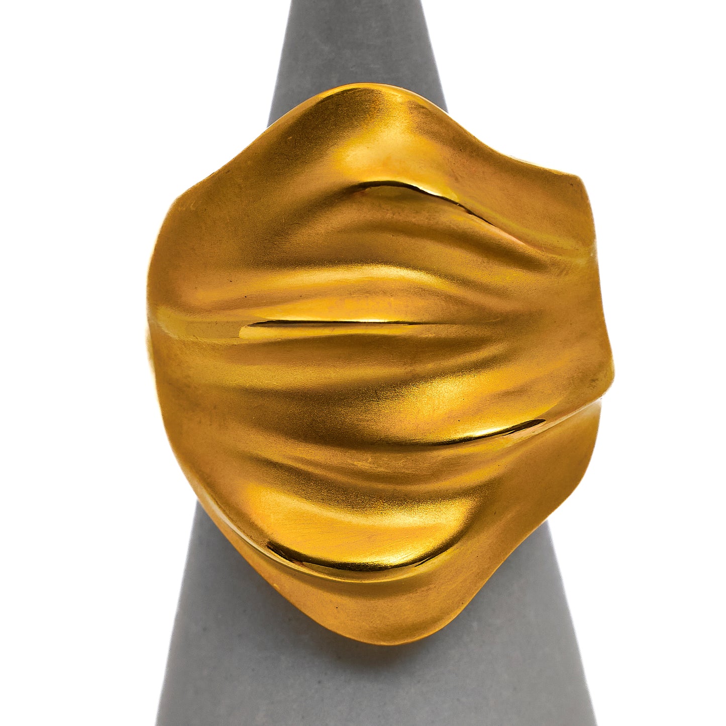 Pre-Owned 18ct Gold Satin Finish Ripple Design Ring Size P