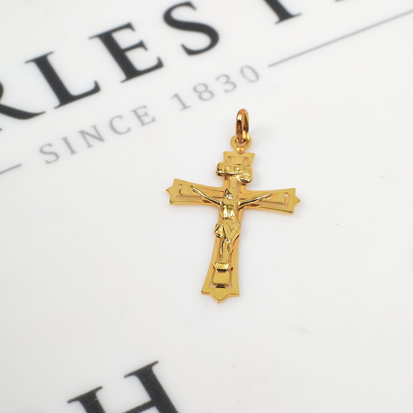 Pre-Owned 9ct Gold Classic Crucifix Pendant
