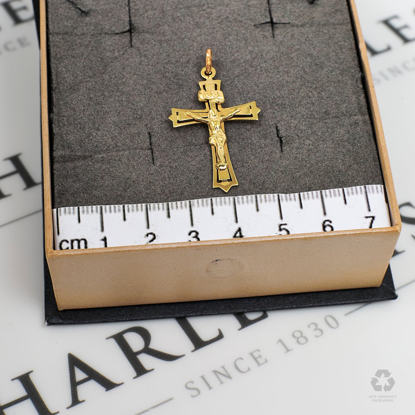 Pre-Owned 9ct Gold Classic Crucifix Pendant