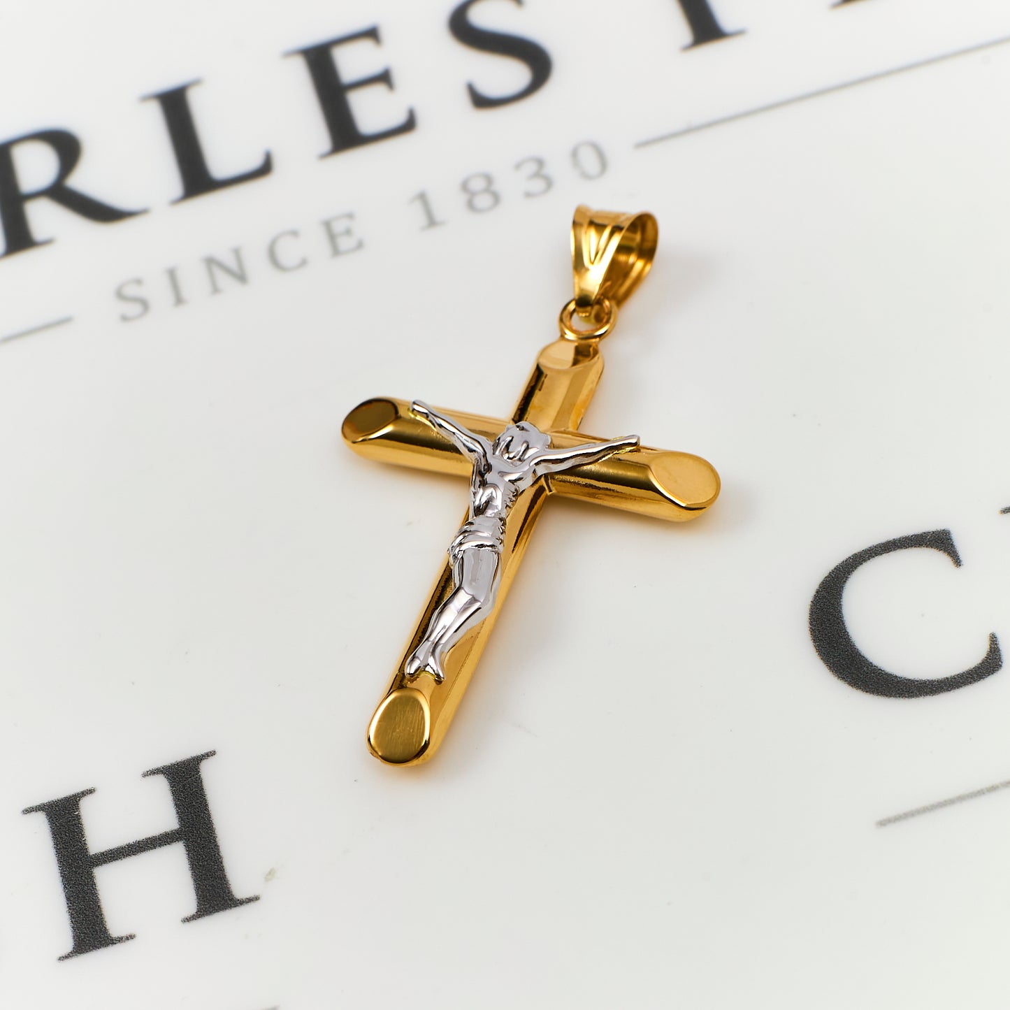 Pre-Owned 18ct Gold 2 Tone Crucifix Pendant