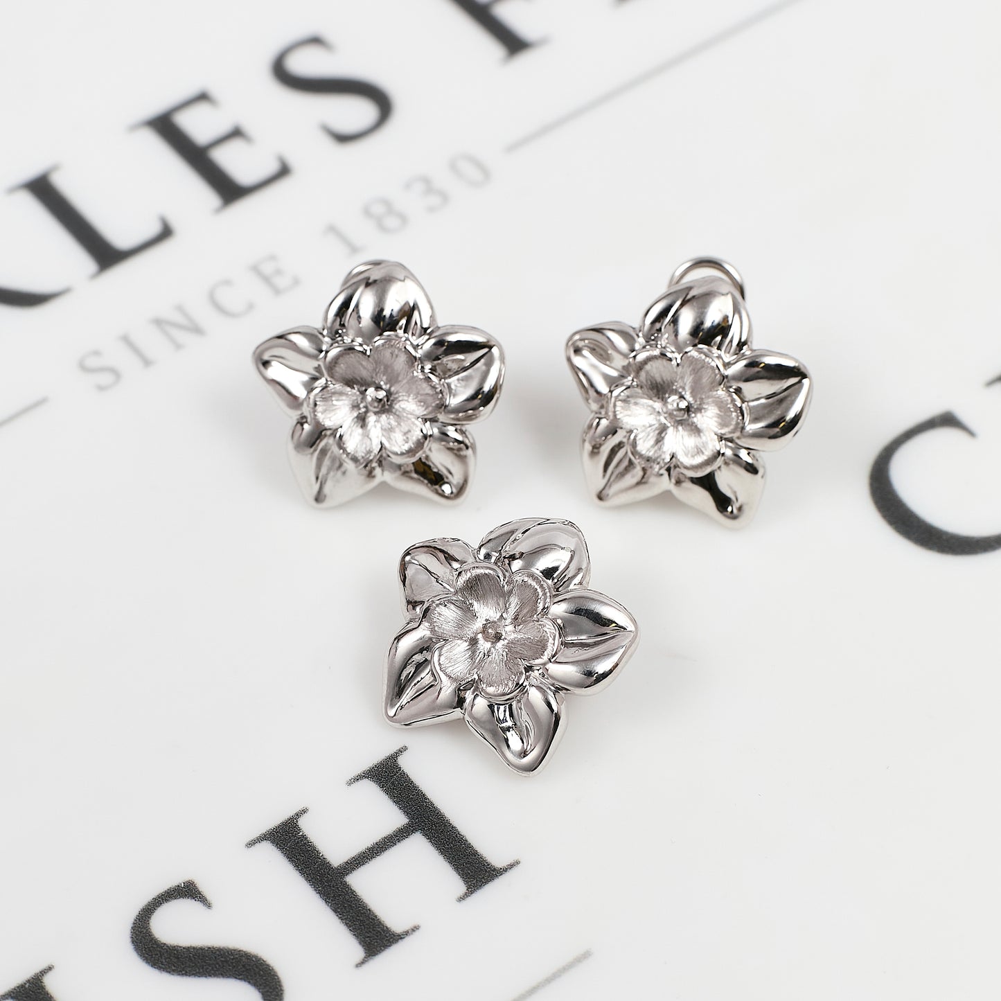 Pre-Owned 18ct White Gold Flower Jewellery SET