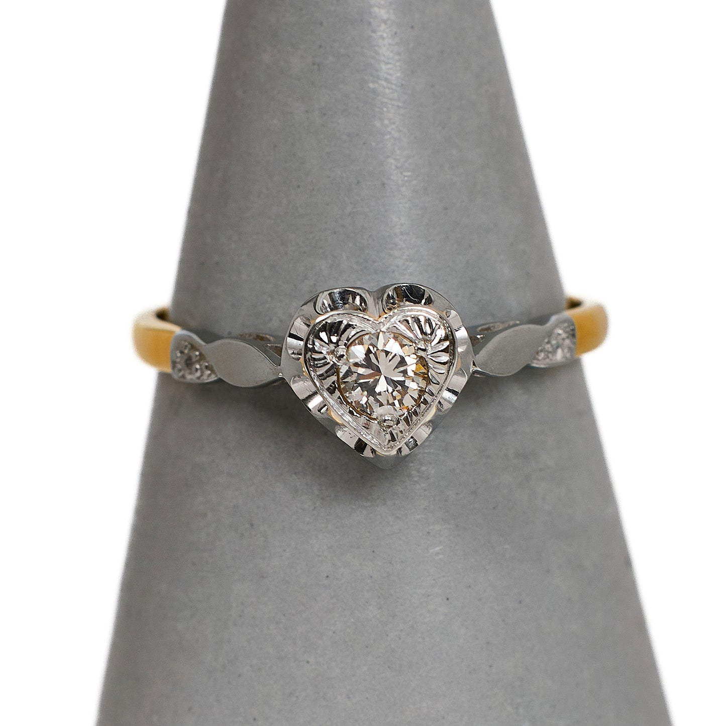 Pre-Owned 18ct Gold Illusion Set Diamond Heart Ring Size O