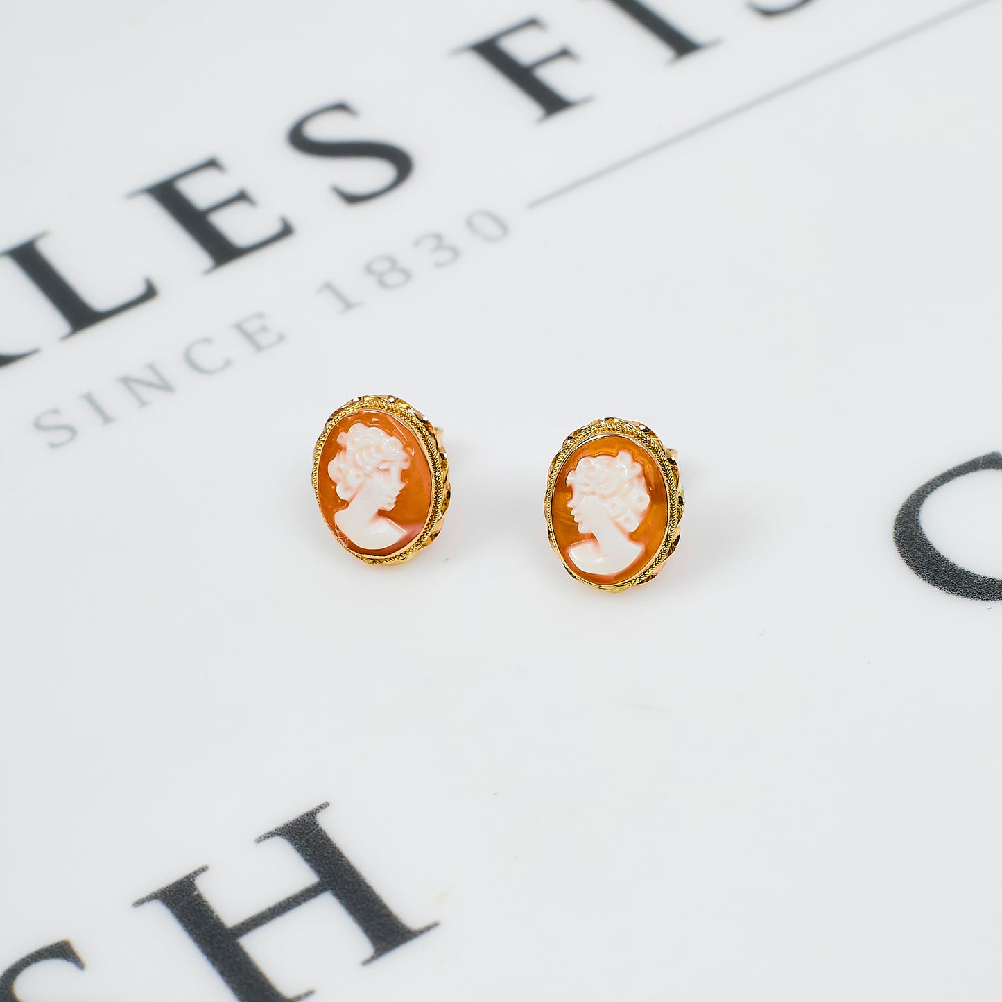 Pre-Owned 9ct Gold Oval Cameo Stud Earrings