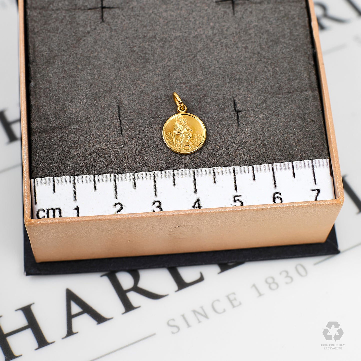Pre-Owned 9ct Gold Petite St Christopher Pendant Round