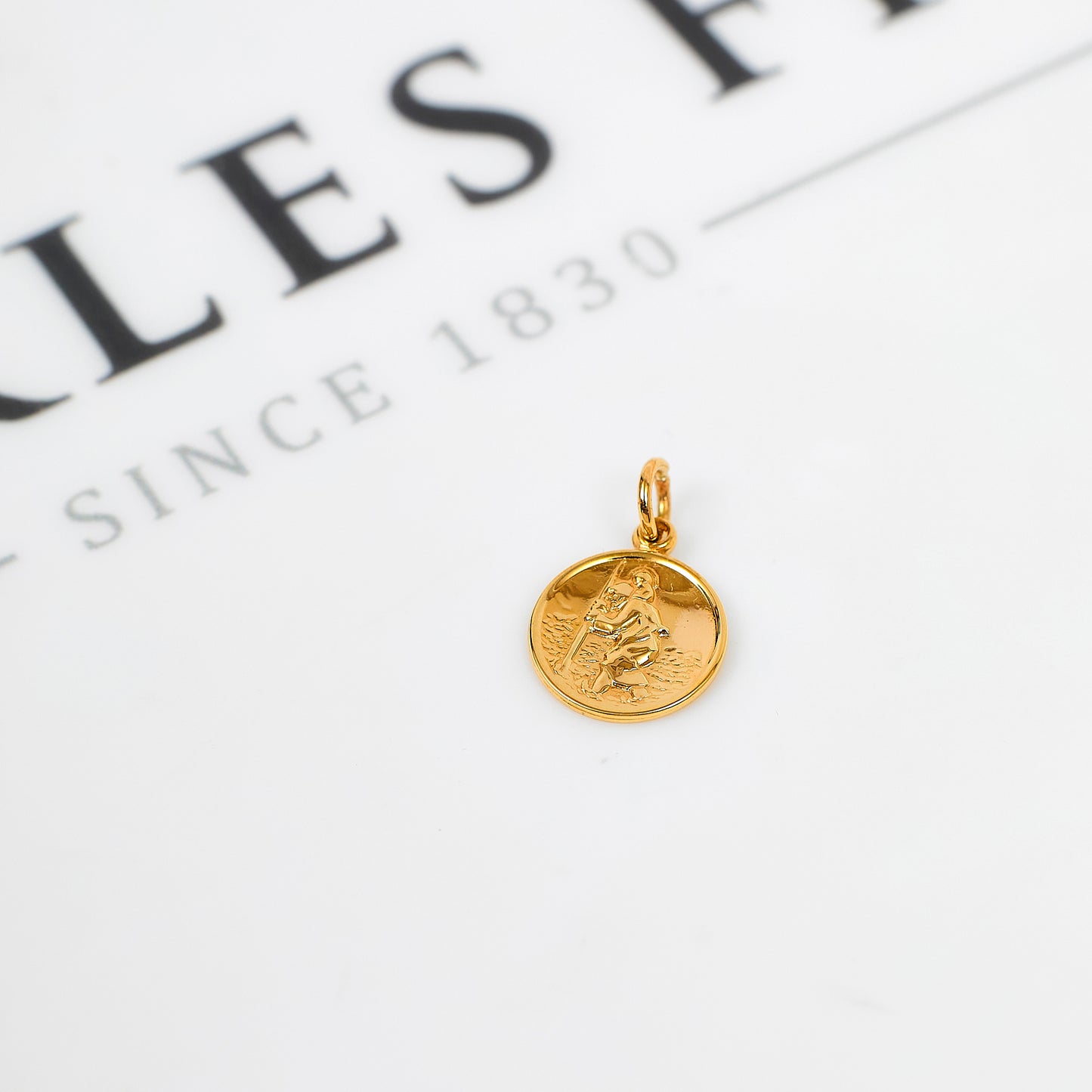 Pre-Owned 9ct Gold Petite St Christopher Pendant Round