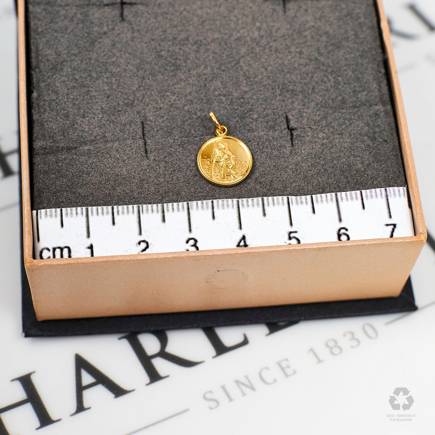 Pre-Owned 9ct Gold Petite St Christopher Pendant Round
