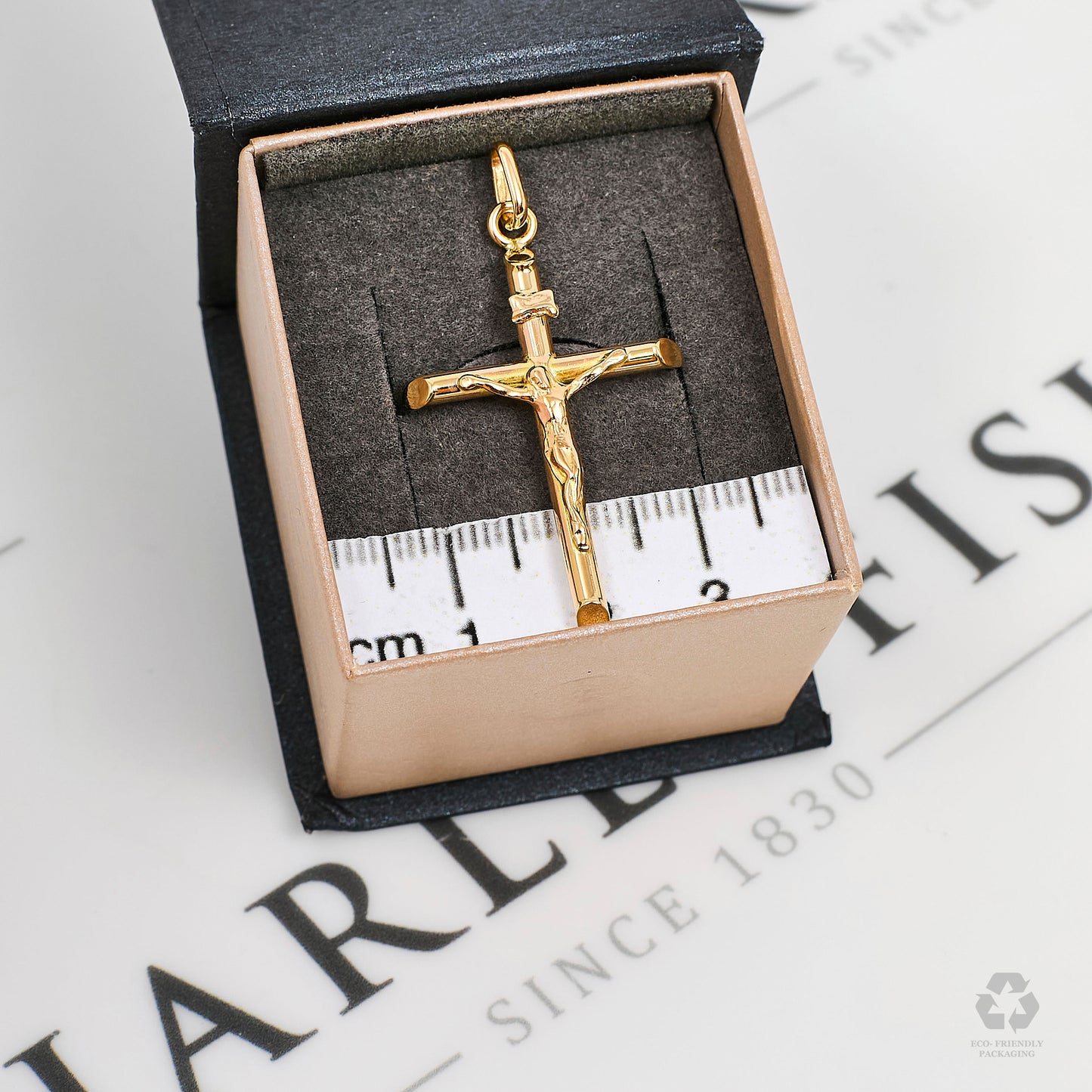Pre-Owned 9ct Gold Crucifix Pendant