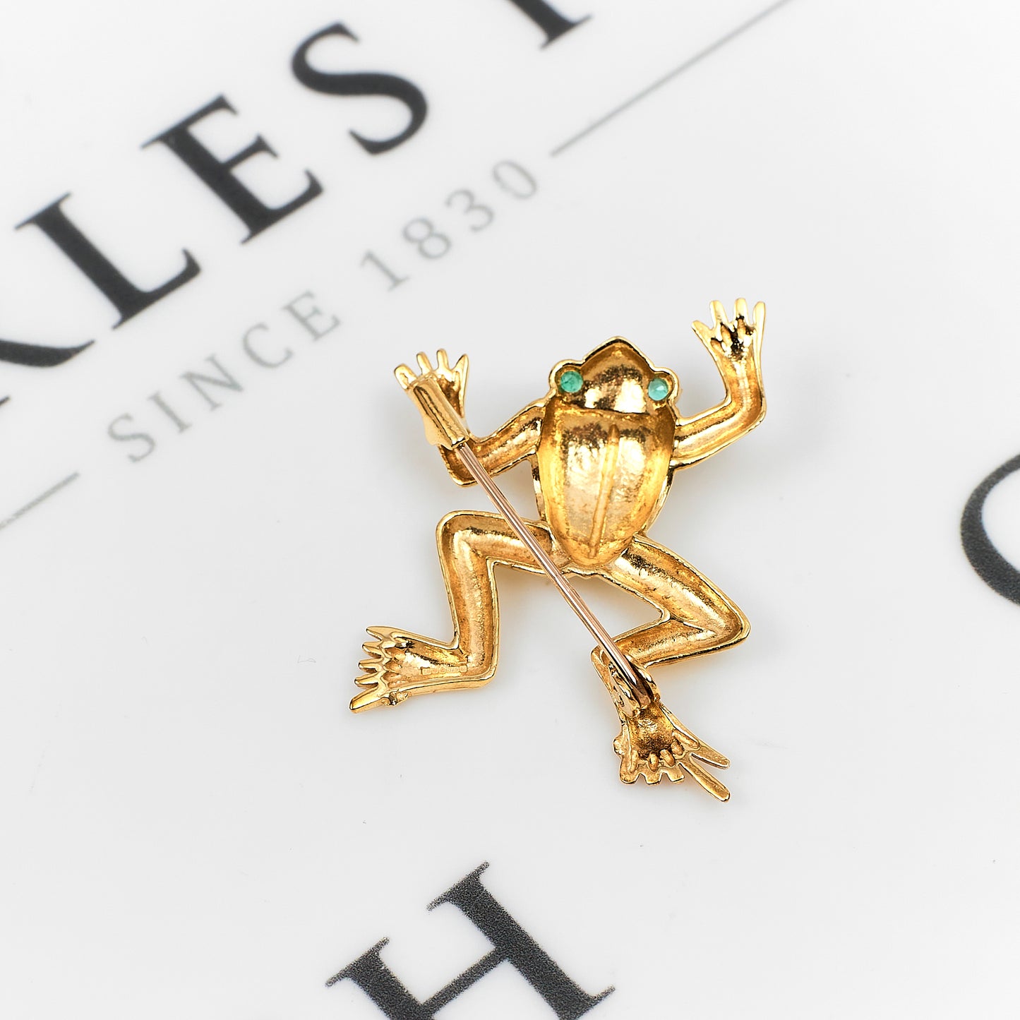 Pre-Owned 9ct Gold Emerald Eyes Frog Brooch