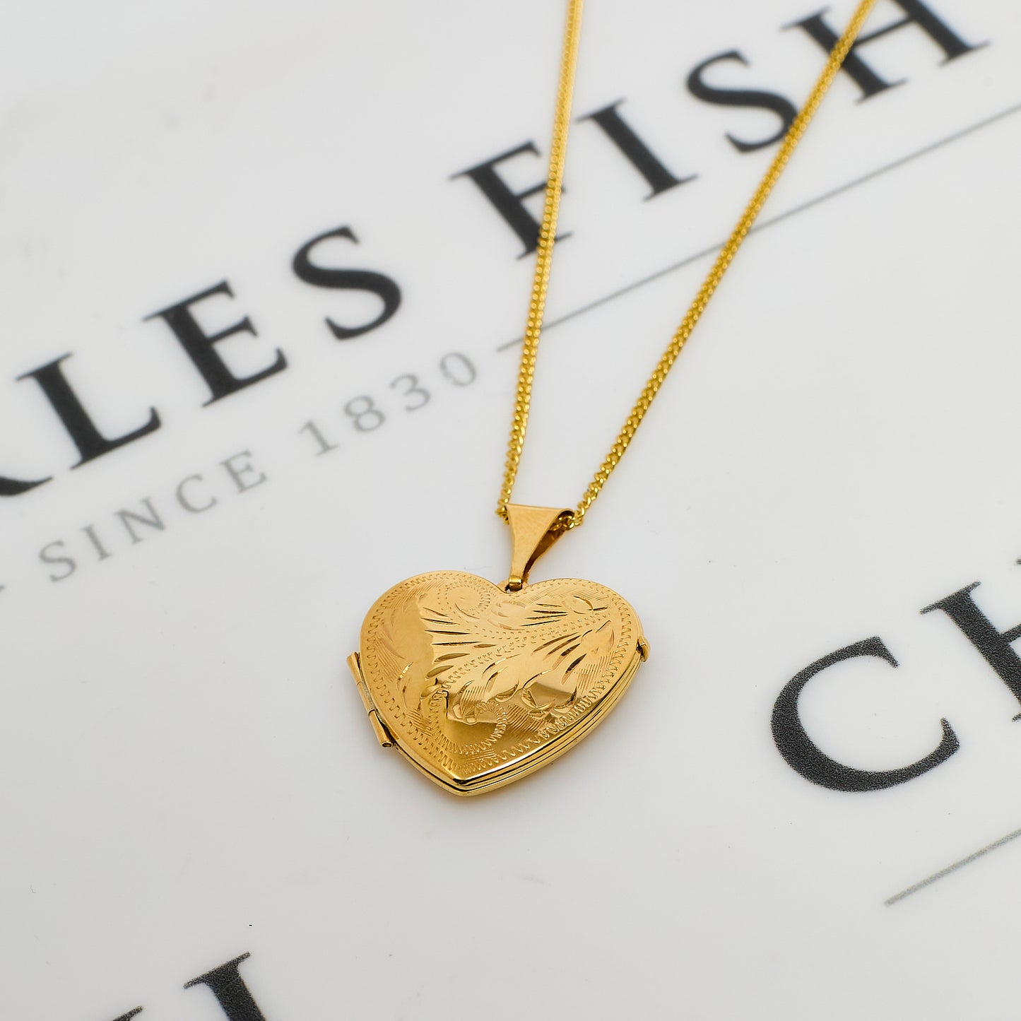 Pre-Owned 9ct Gold Swirl Design Heart Locket Pendant & Chain