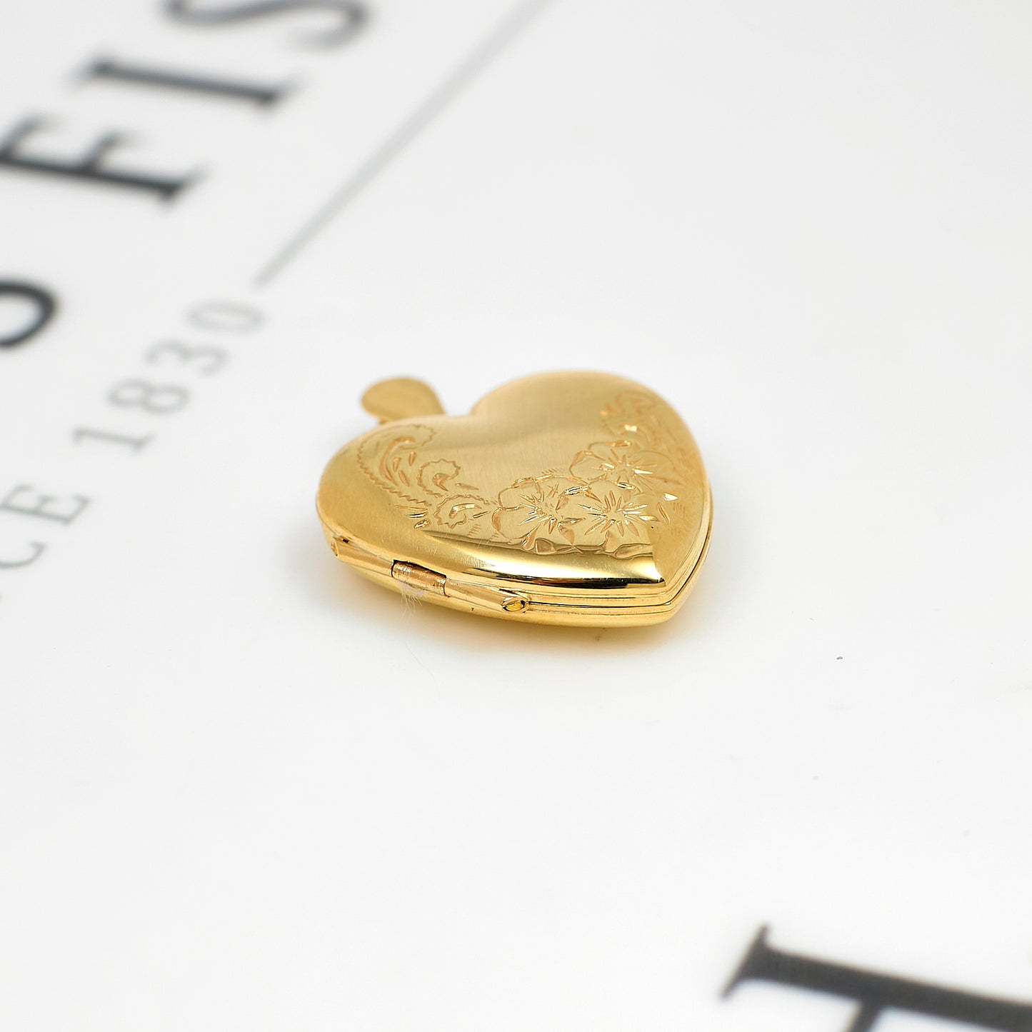 Pre-Owned 9ct Gold Flower Pattern Heart Shaped Locket