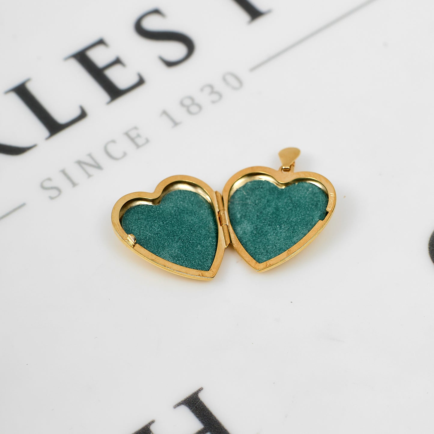 Pre-Owned 9ct Gold Flower Pattern Heart Shaped Locket