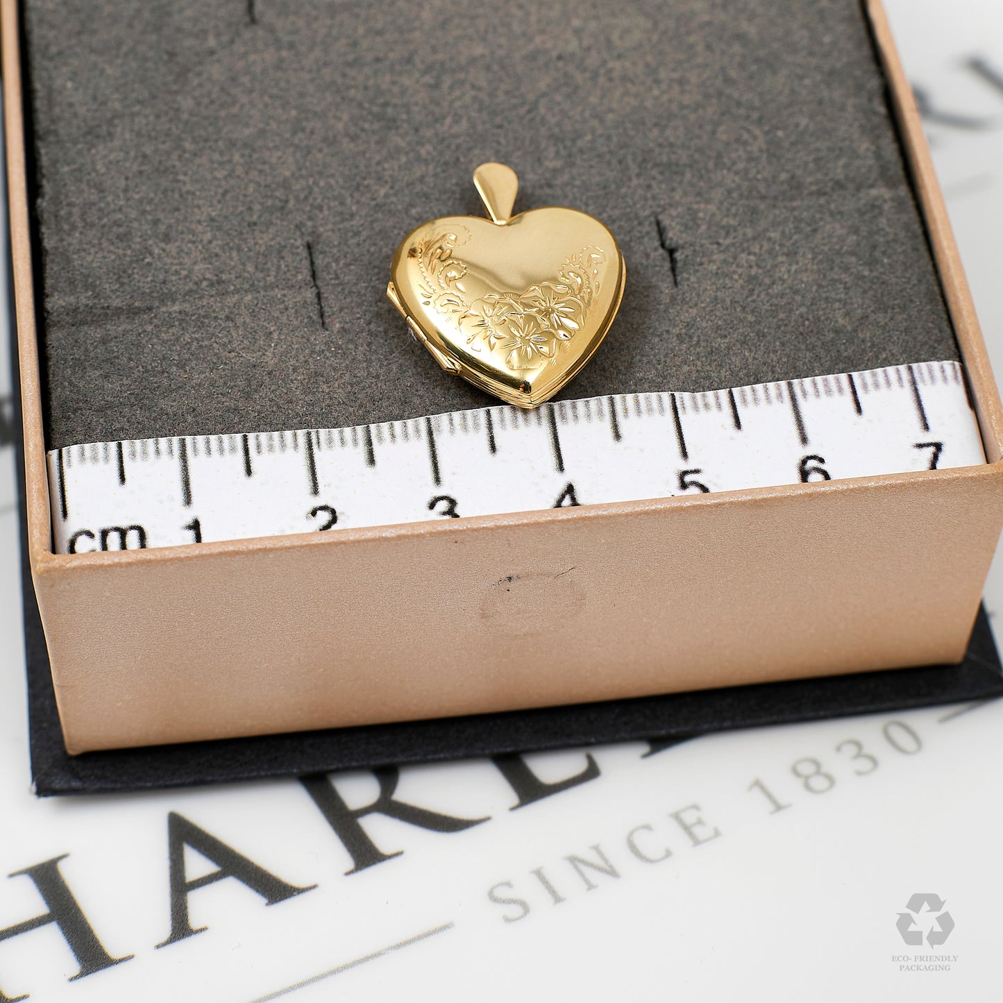 Pre-Owned 9ct Gold Flower Pattern Heart Shaped Locket