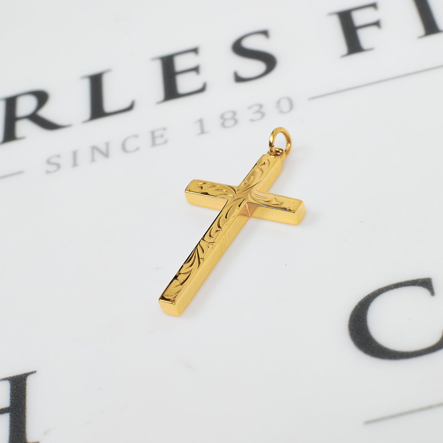 Pre-Owned 9ct Gold Swirl Pattern Cross Pendant