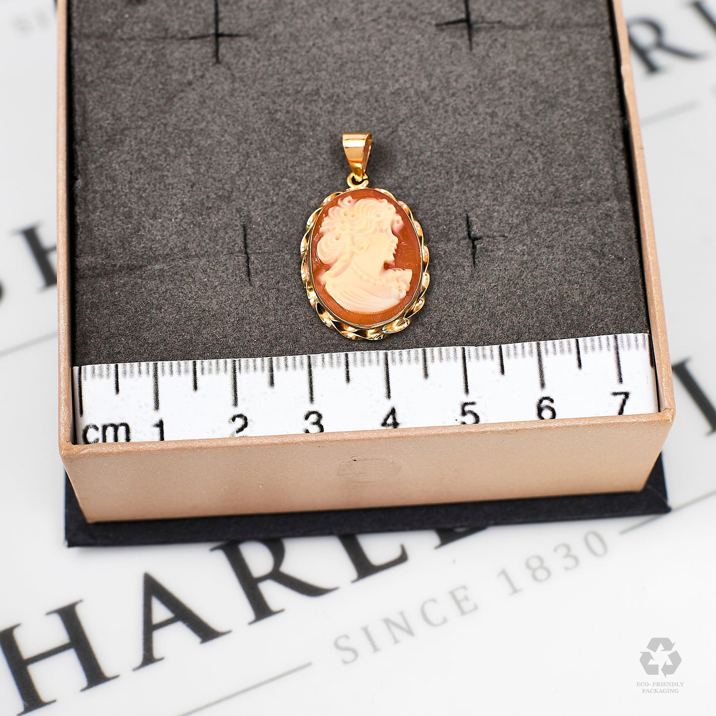 Pre-Owned 9ct Gold Oval Cameo Pendant