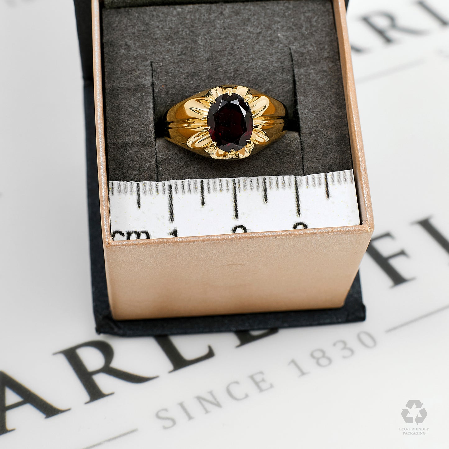 Pre-Owned 9ct Gold Garnet Flush Set Ring Size Q