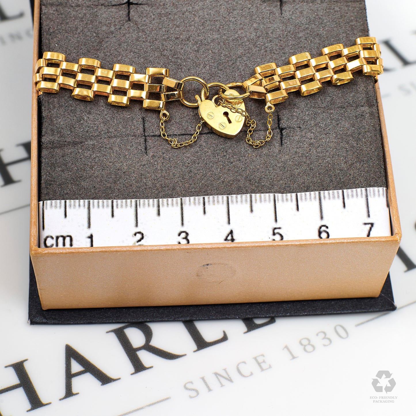 Pre-Owned 9ct Gold Brick Design Bracelet & Heart Padlock